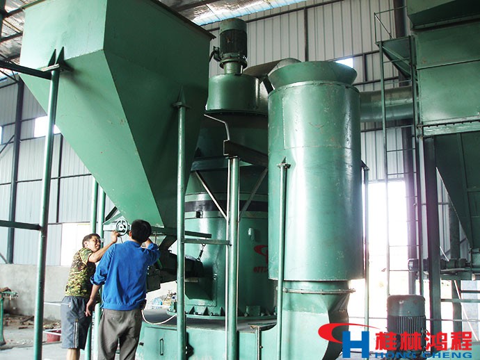 HC1700磨粉機(jī):福州年產(chǎn)6萬噸葉臘石制粉項(xiàng)目 HC1700磨粉機(jī):福州年產(chǎn)6萬噸葉臘石制粉項(xiàng)目
