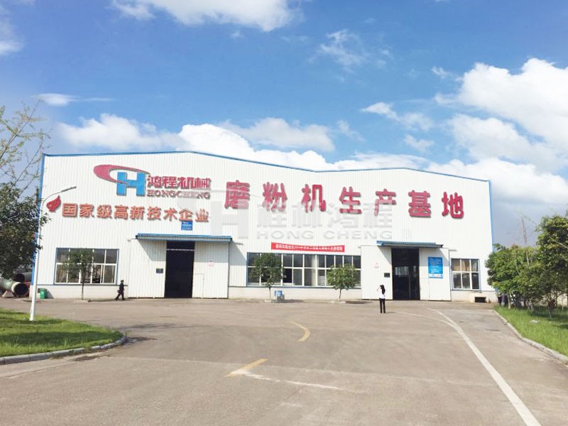 小型礦石磨粉機在哪里能買到？ 到桂林鴻程磨粉機生產(chǎn)基地