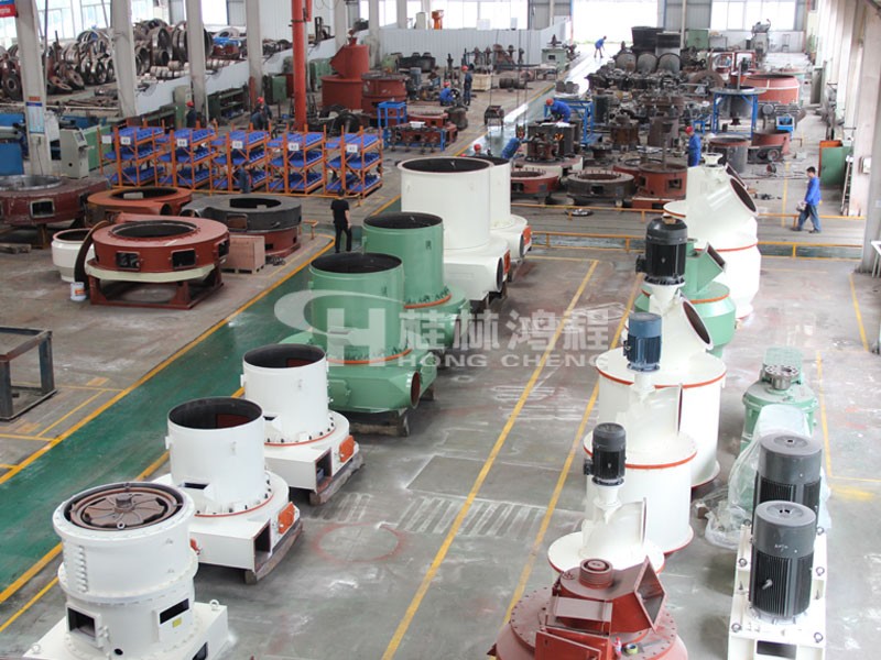 小型礦石磨粉機在哪里能買到？ 到桂林鴻程磨粉機生產(chǎn)基地