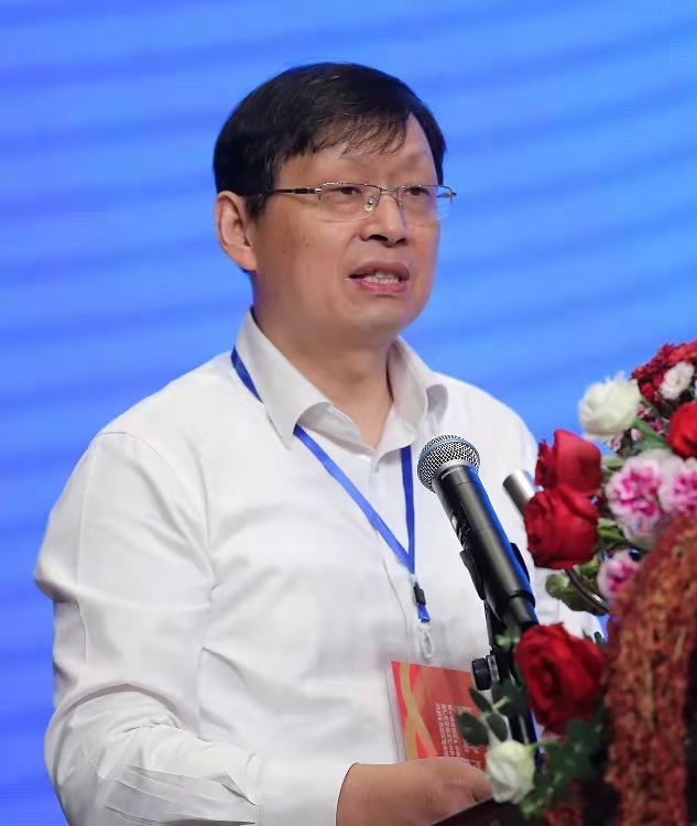 廣西大學(xué)校長助理、廣西碳酸鈣產(chǎn)業(yè)化工程院常務(wù)副院長、廣西碳酸鈣行業(yè)協(xié)會(huì)會(huì)長童張法圖片來源：廣西碳酸鈣產(chǎn)業(yè)化工程院